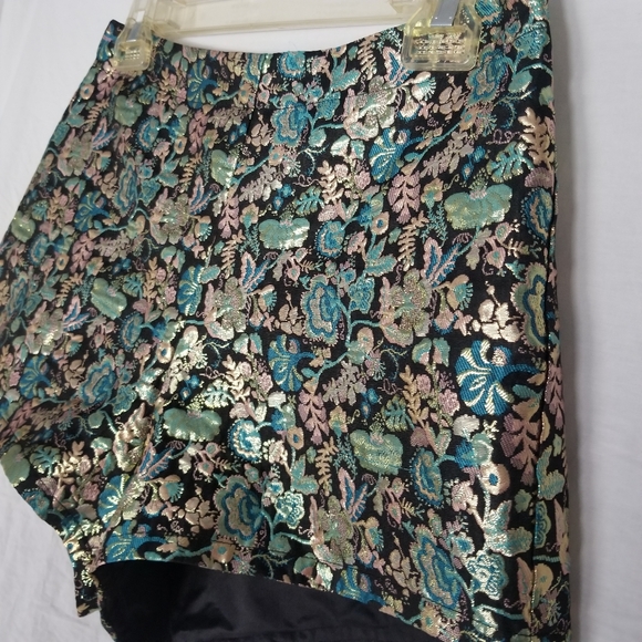 L'ATISTE Pants - Metallic Puffy Jacquard Shorts